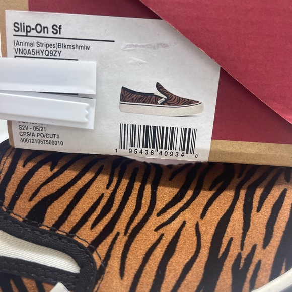 Vans Women’s Slip-On Sf
(Animal Stripes) Black/Marshmallow Sneakers 
VN0A5HYQ9ZY - Picture 4 of 16